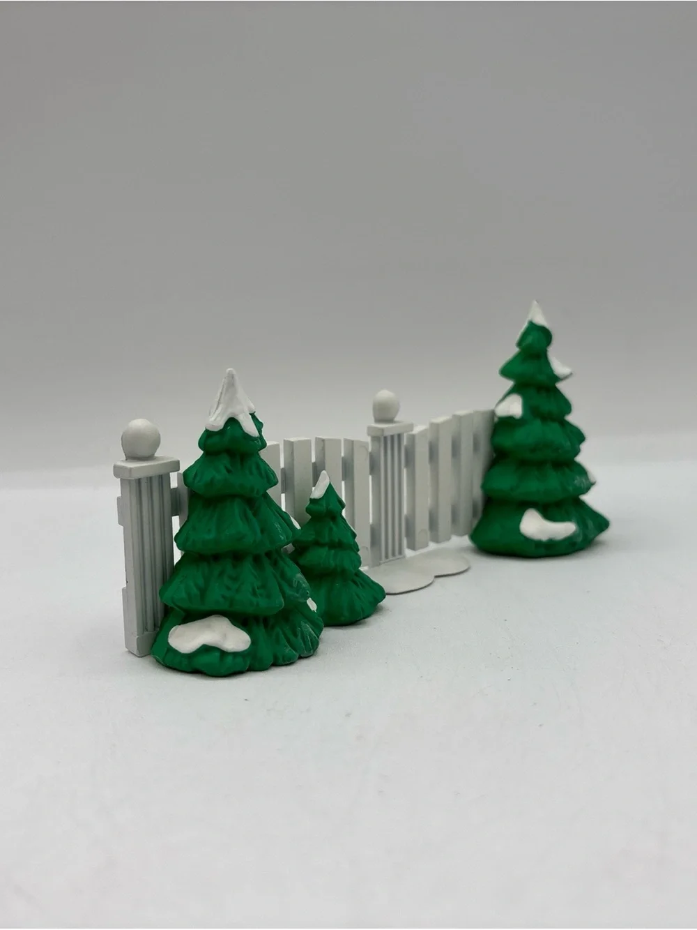 Dept 56 1991 Vintage Original Snow Village Frosty Tree Lined Picket Fence 5207-8